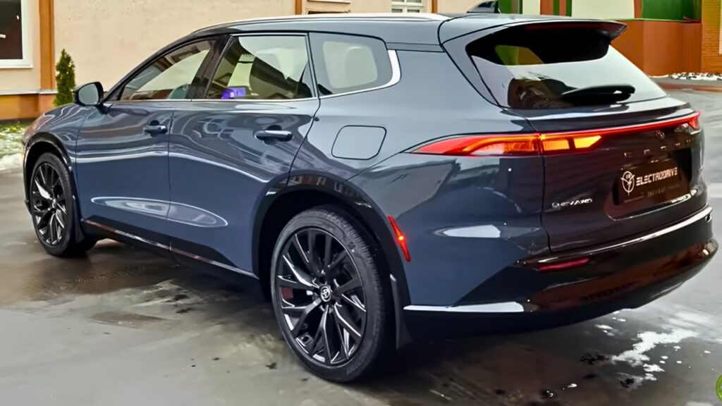 Toyota Crown Signia 2025